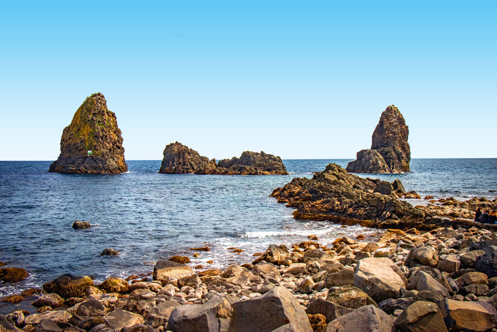 Côte des Cyclopes, Aci Trezza